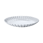 HULDA Tallrik i elfenbensvitt stengods med räfflad vågig kant, diameter 26 cm – bild 2