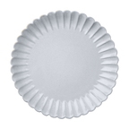 HULDA Tallrik i elfenbensvitt stengods med räfflad vågig kant, diameter 26 cm