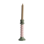 JOSSAN Ljusstake i stengods med rosa kulstam och grön fot och ljuskopp, Ø8 × H22 cm – bild 2