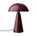 FRANK Bordslampa i blank vinröd metall med kupolskärm och konisk fot, höjd 45 cm