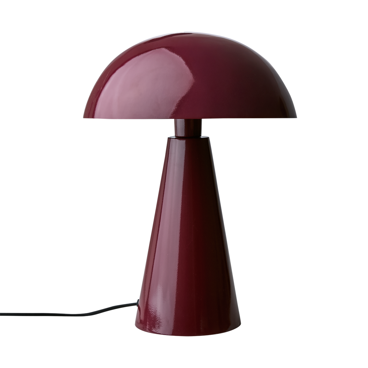 FRANK Bordslampa i blank vinröd metall med kupolskärm och konisk fot, höjd 45 cm