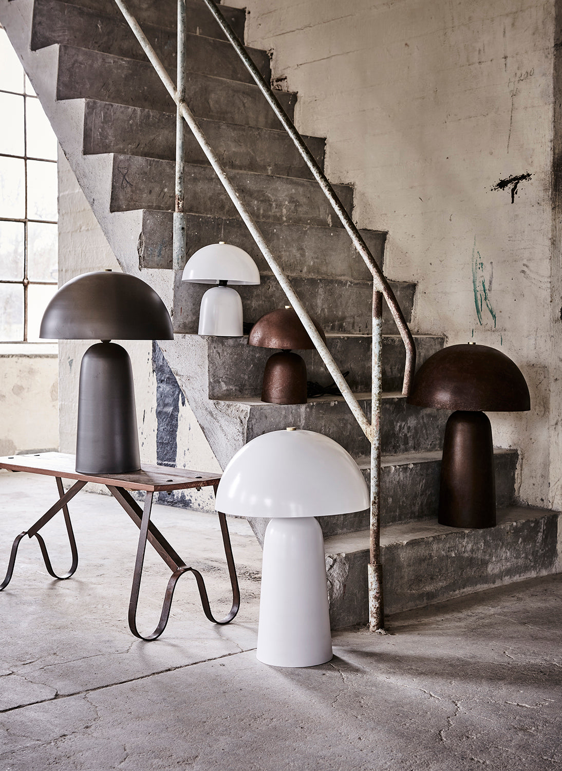 FUNGI Bordslampa L, Mörkgrå 4